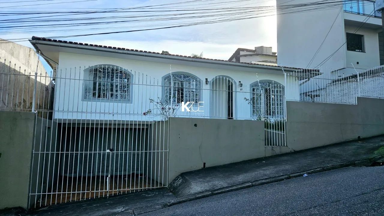Casa de 3 dormitórios, sendo 1 suíte em Capoeiras!!!