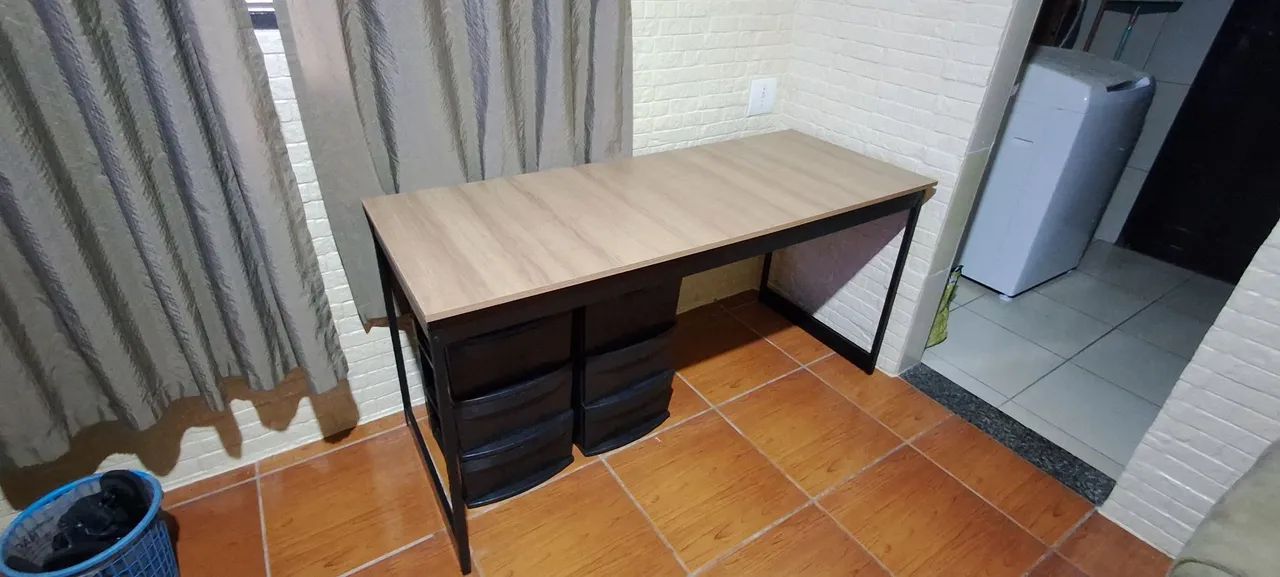 Vendo mesa nova, para computadores e notbooks.