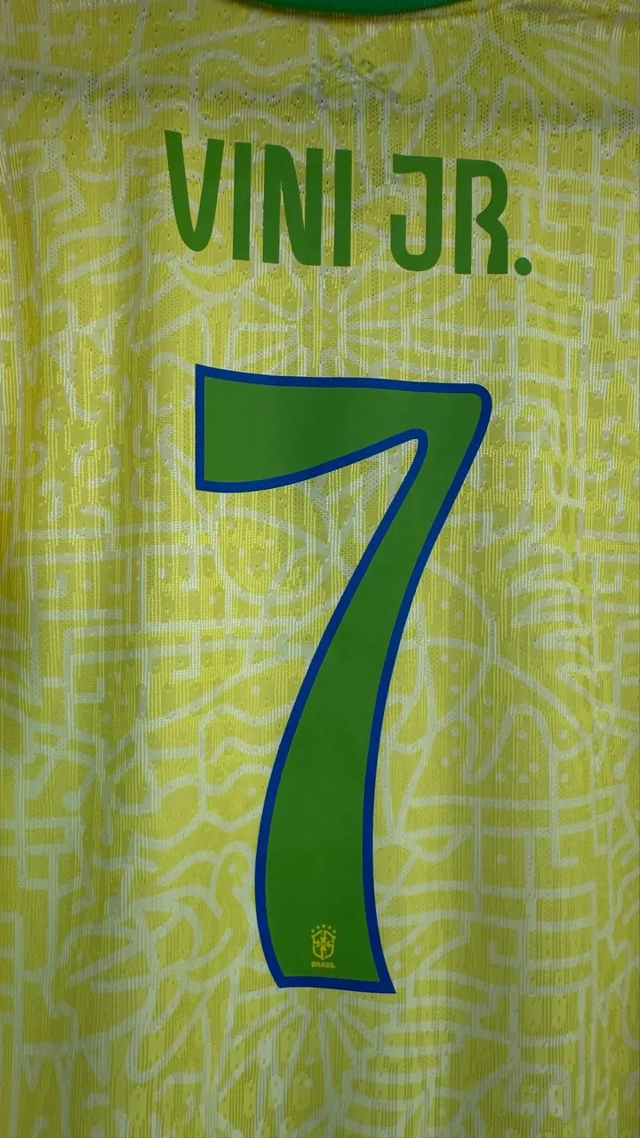 Camisa Brasil autografada Vini jr  - Foto 5