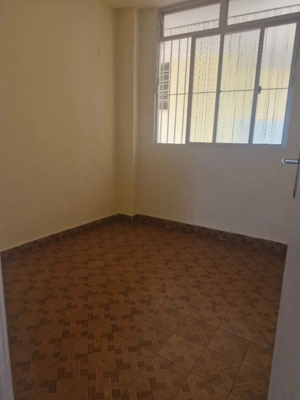 Casa em colégio, 03 quartos 
