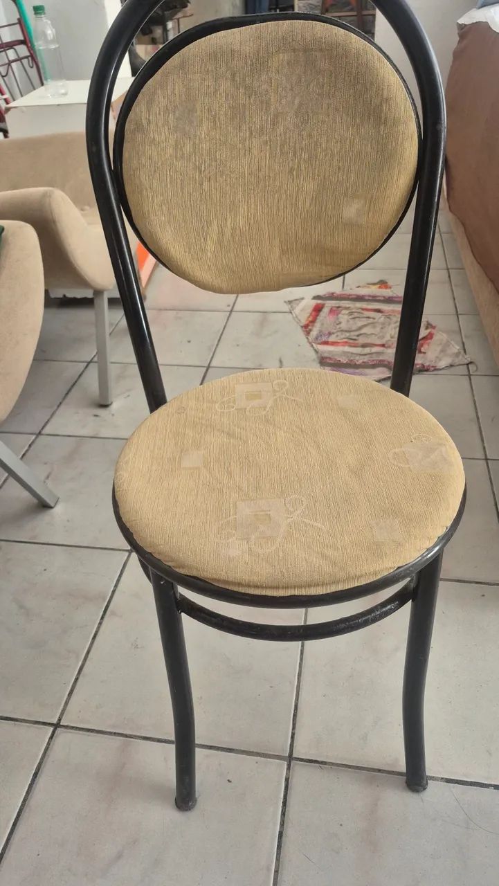Vendo mesa de vidro com 6 cadeiras  - Foto 3