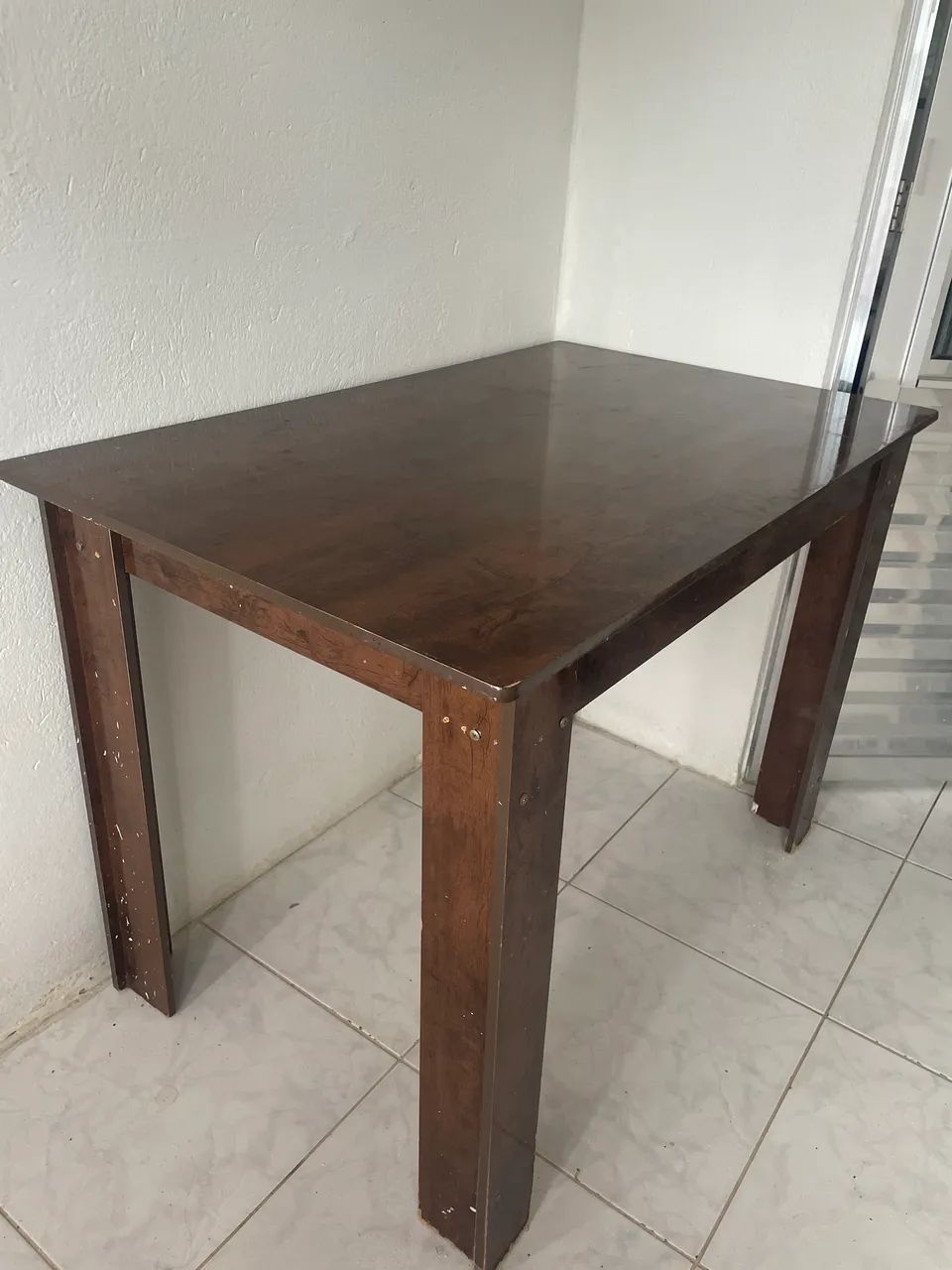 Mesa de madeira 4 lugares com tampo de vidro - Foto 3
