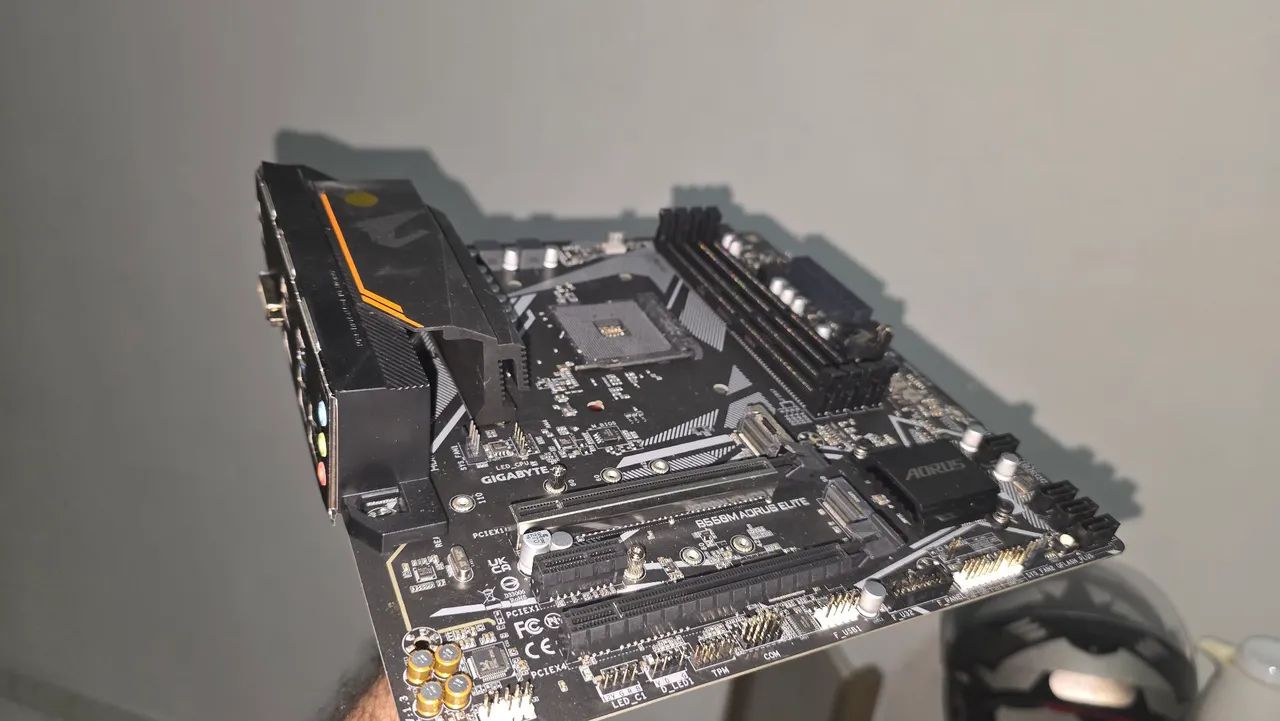 Placa-mãe B550M Aorus Elite - Nova - Foto 3