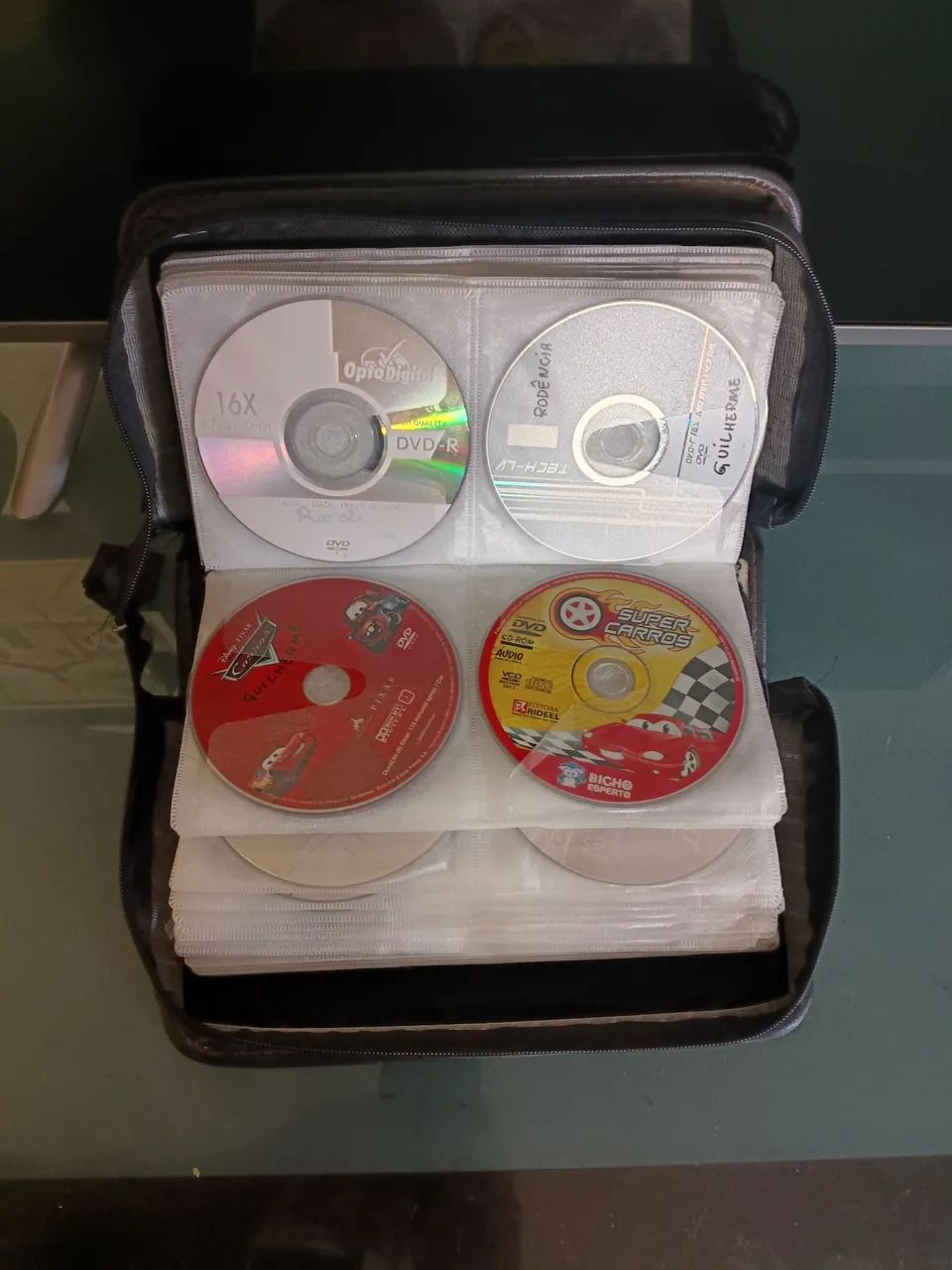 Estojo com 100 DVDs desenho infantil