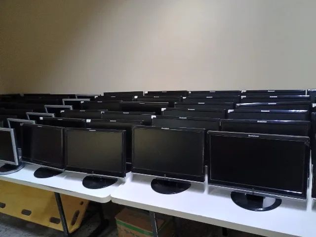Lote de 10 Monitores Lenovo de 18,5 polegadas - Foto 3