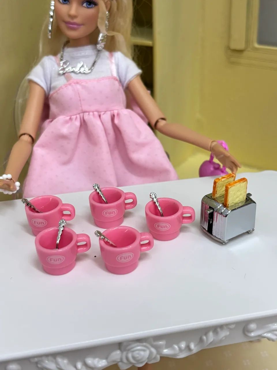 Kit louças e torradeira Barbie
