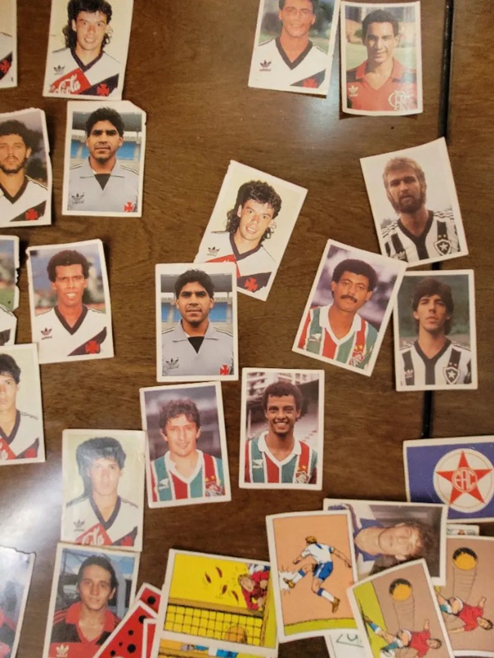 Figurinhas do álbum times do Rio de 1988 em torno de 200 .  - Foto 2
