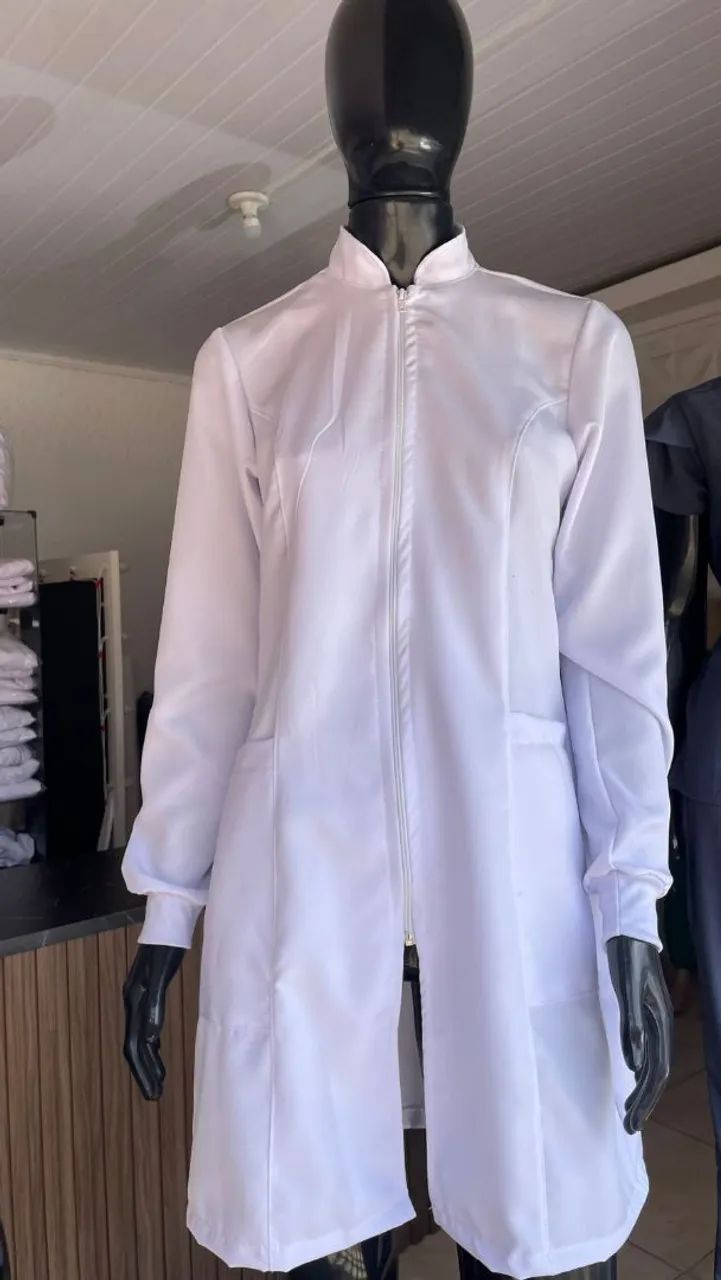 Jaleco em gabardine com elastano 
