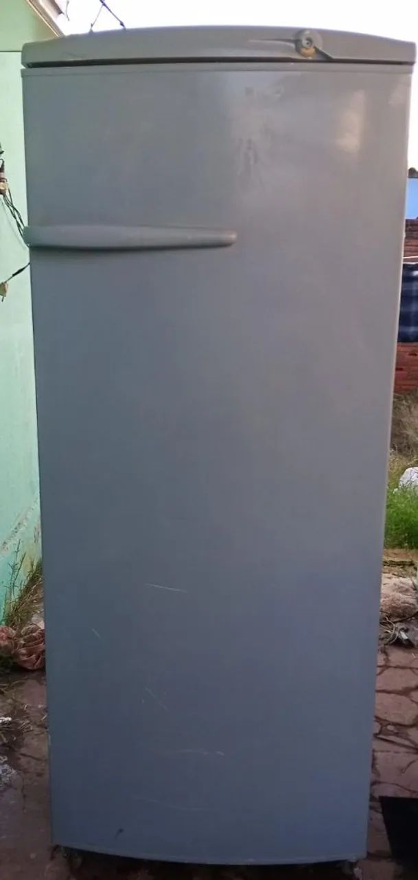Vendo geladeira usada funcionando perfeitamente