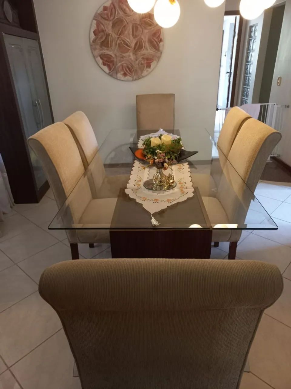MESA DE JANTAR COM 6 CADEIRAS. RARIDADE  - Foto 3