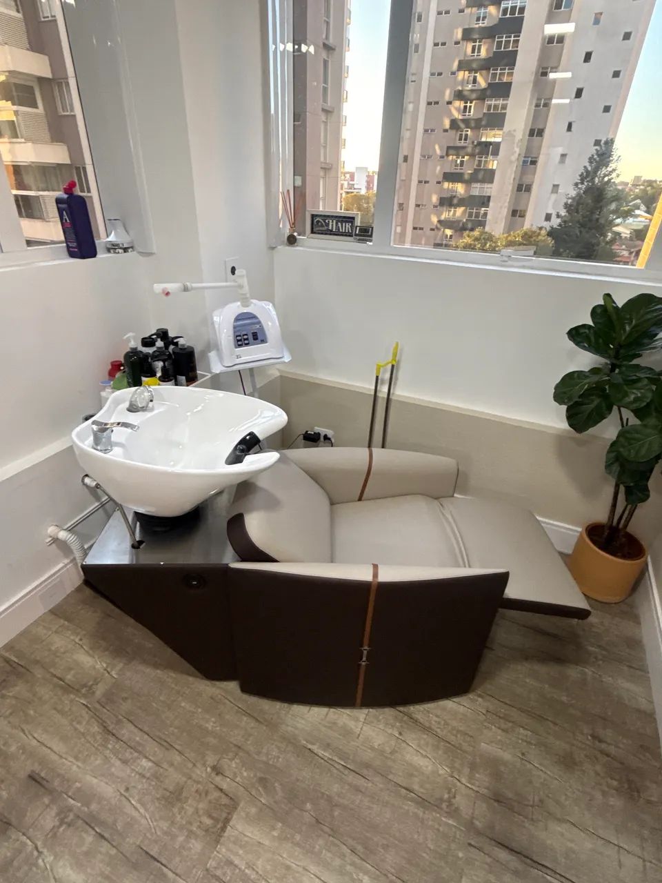 Lavatório capilar com massageador e Cuba de porcelana  - Foto 2