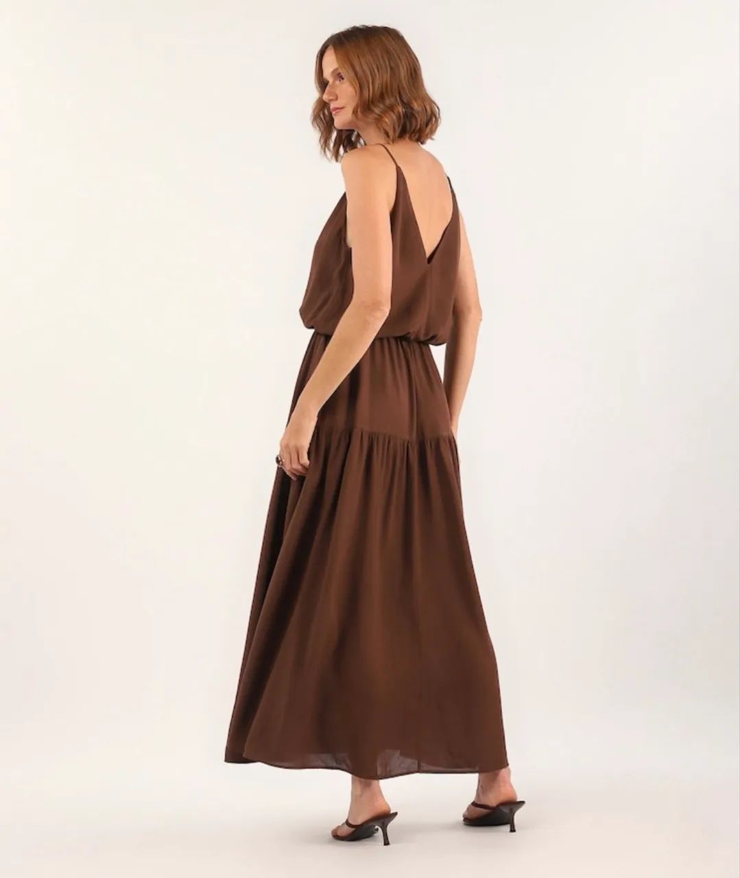  Vestido midi amplo acinturado decote V - Marrom - Foto 2