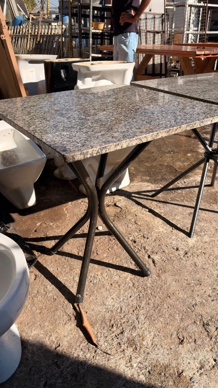 Mesa de granito com pés de ferro  - Foto 4