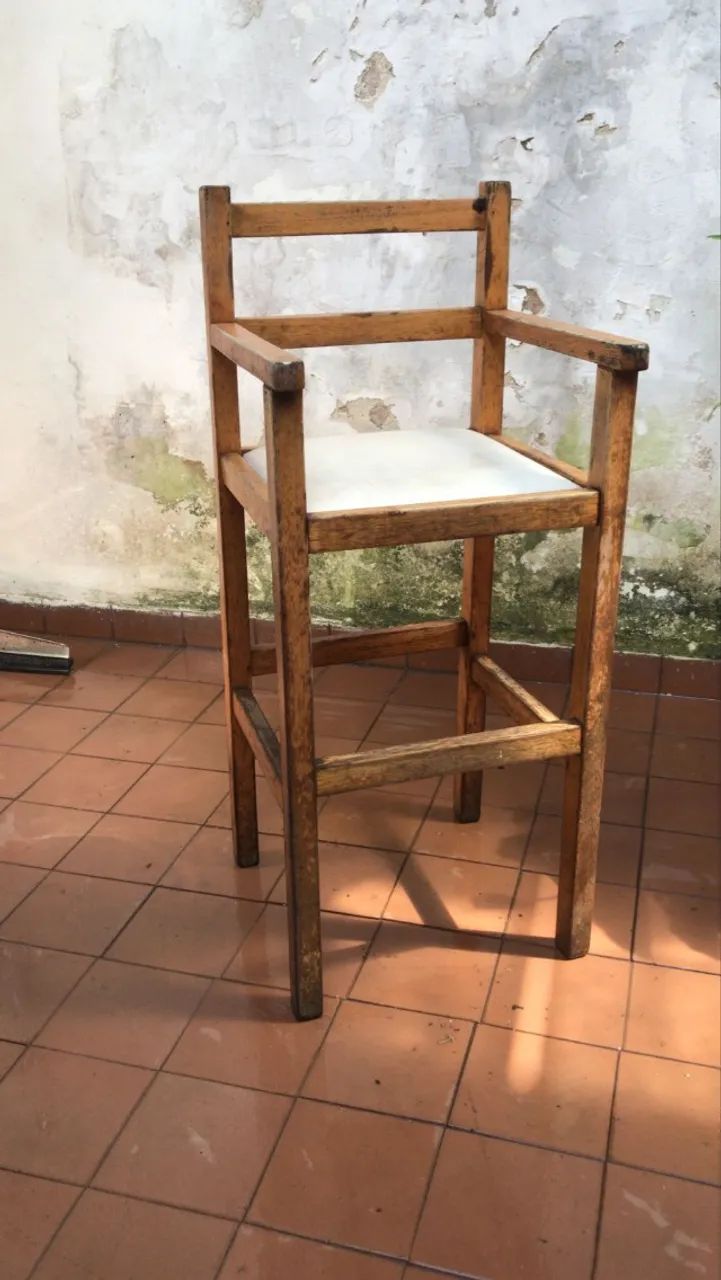 cadeirão para criança de madeira 