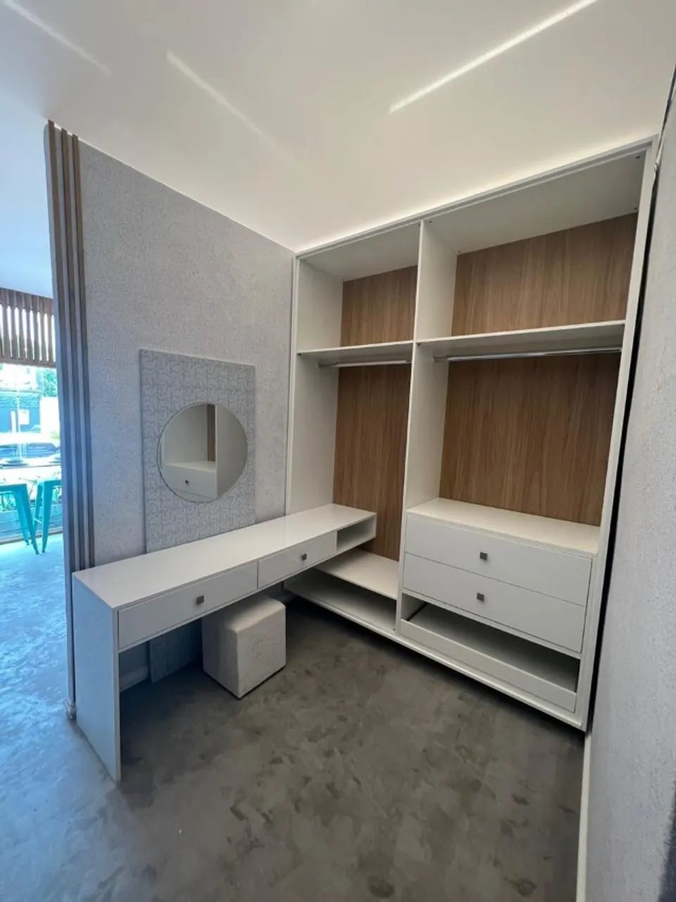 closet show room