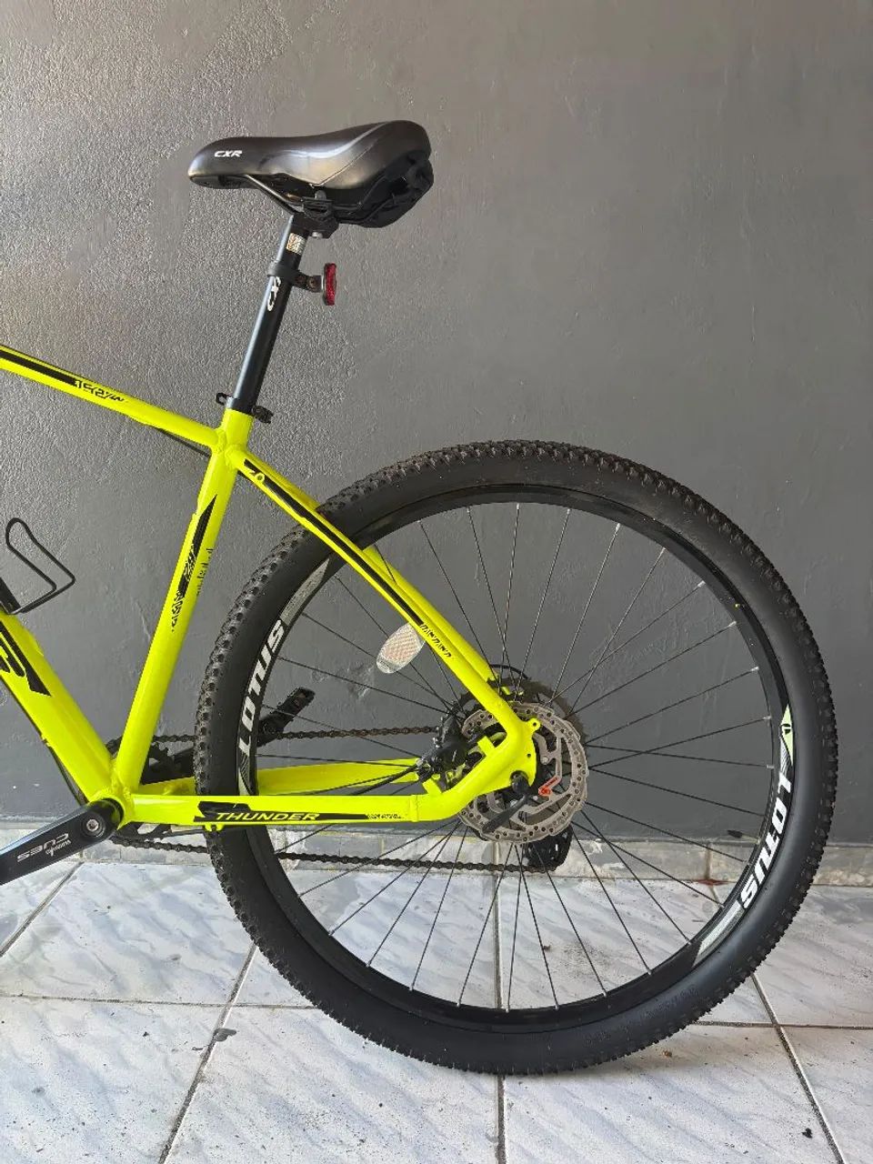 Bicicleta lótus semi nova 6 meses  - Foto 4