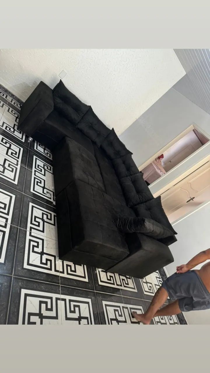 Grande. Na cor preto . Com brinde 