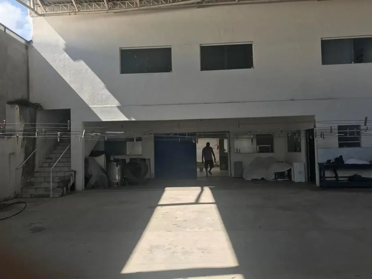 Galpão Comercial com 900 m² no Centro | 700 m² Cobertos + Escritórios