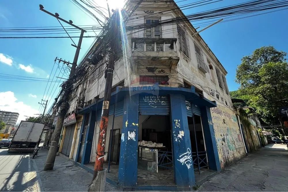 Imóvel comercial de esquina com 408m² + 5 kitnets independentes na Barão do Bom Retiro (pr
