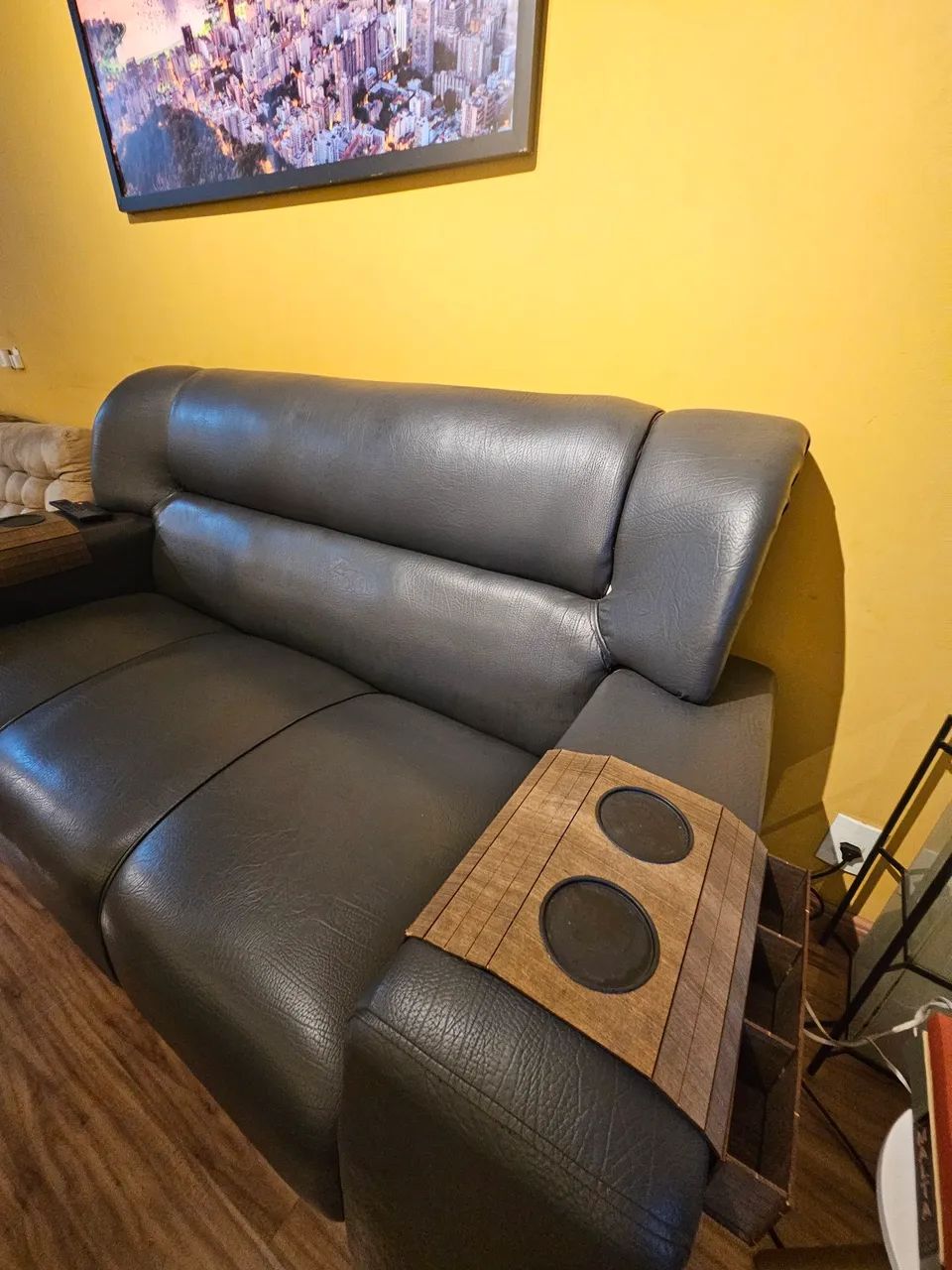 Sofá preto 3 lugares - Foto 2