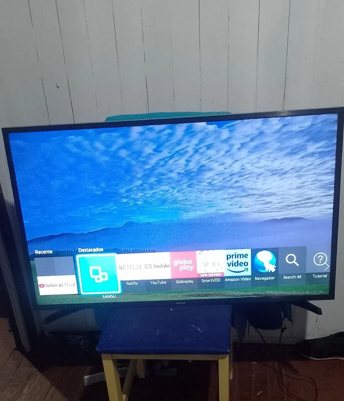 Tv Samsung 43 polegadas smart acompanha controle e pezinhos entrego. - Foto 3