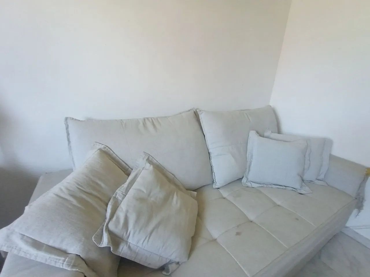 Sofá de linho 3 lugares almofadas .