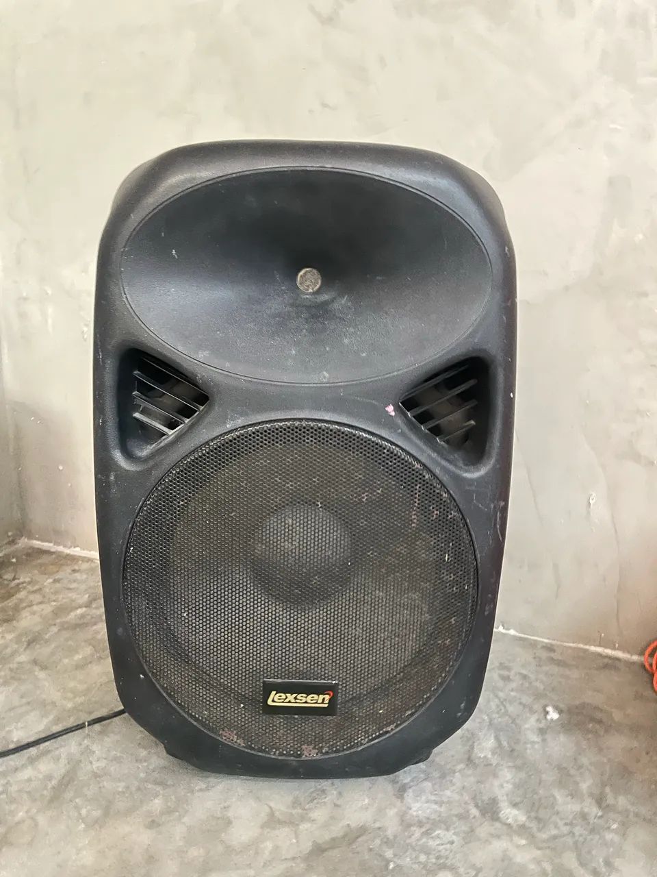 Vende-se caixa amplificada Lexi com Bluetooth 