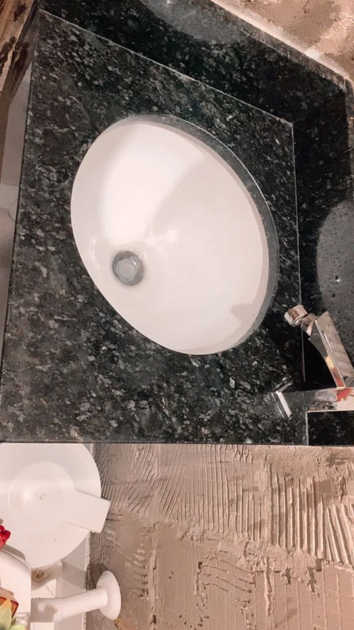 Vendo 1 Nicho e pia de granito novinho, a pia 3 meses de uso e o Nicho novo 