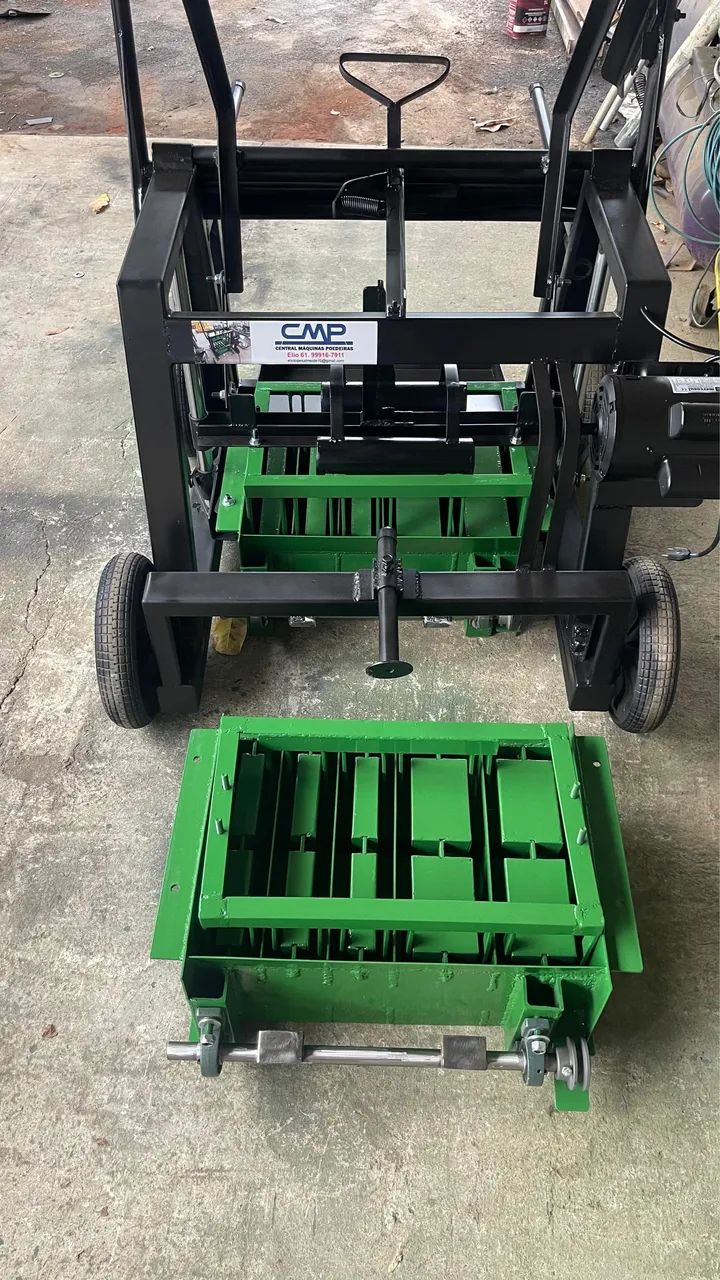 Máquina de blocos e canaletas 