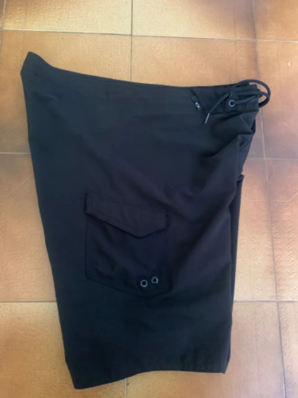 Bermuda Oakley tamanho 40 na cor preta - Foto 3