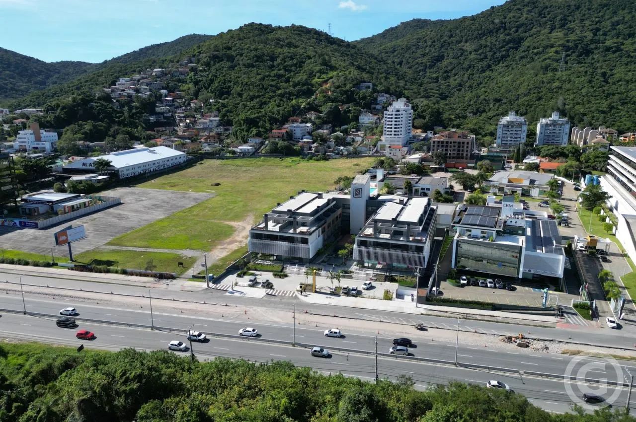 More em um apartamento amplo, moderno e mobiliado em Florianópolis - Foto 2