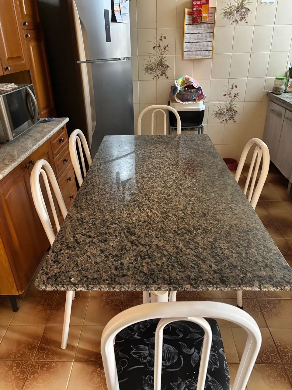 Mesa com 6 cadeiras