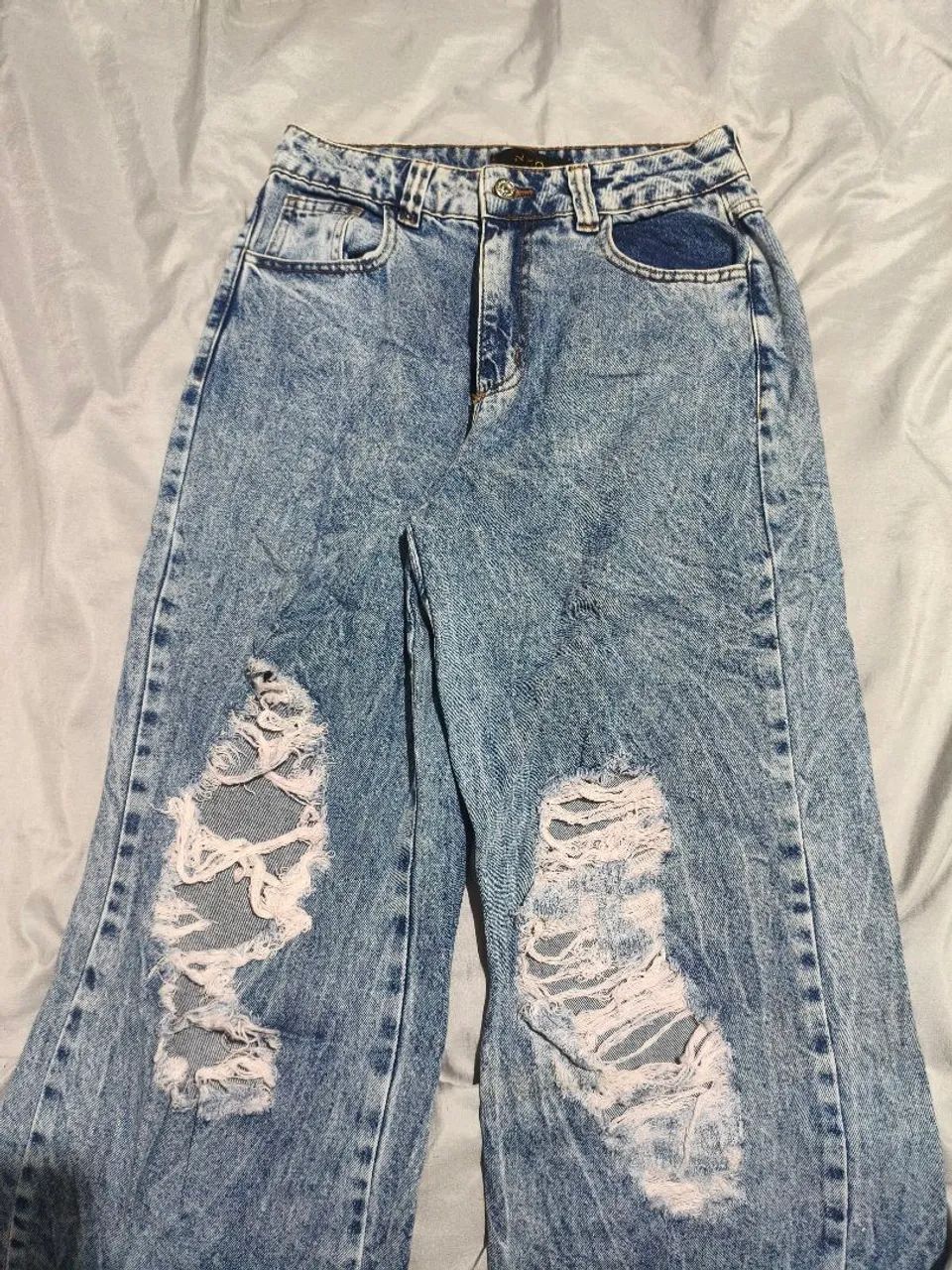 Calça jeans larga rasgada 