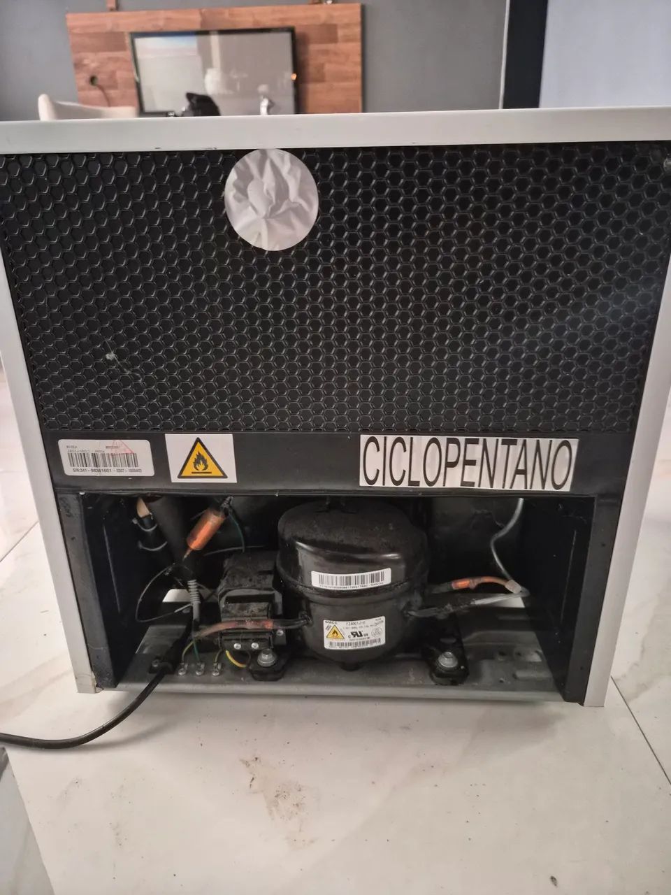Frigobar Midea de 45 litros - Foto 5