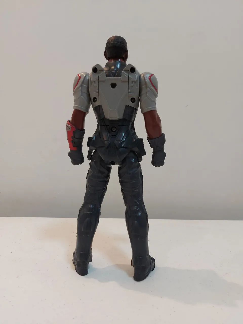 Boneco Falcão Negro eletrônico com falas funcionando em perfeito estado - Foto 2