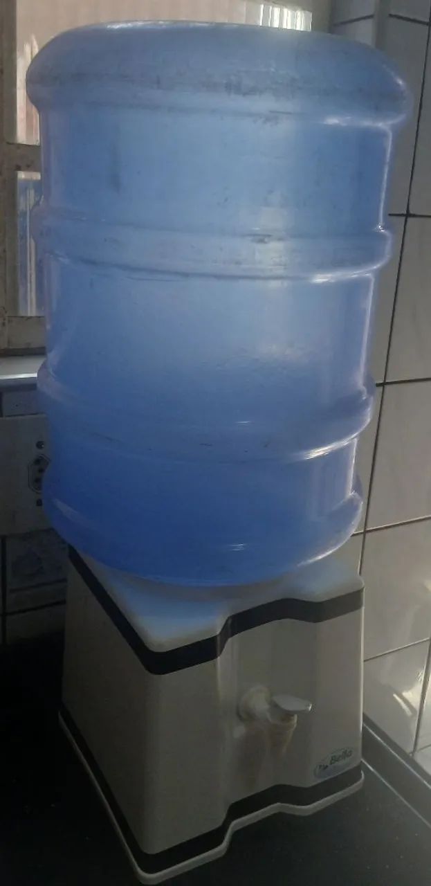 Suporte com galão de água na validade - Foto 2