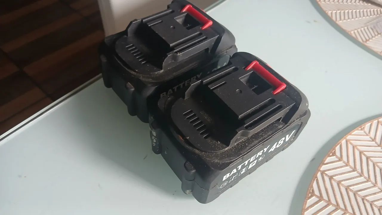 Bateria p parafuzadeira e outra 48v - Foto 3