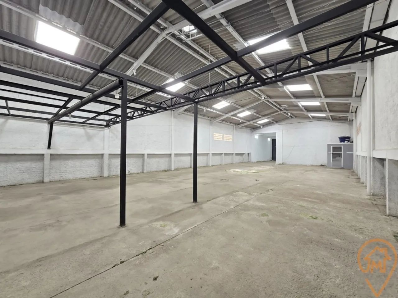 TERRENO 618m² | BARRACÃO COM 300m² + SOBRADO RESIDENCIAL COM 240m² | BOQUEIRÃO - Foto 3
