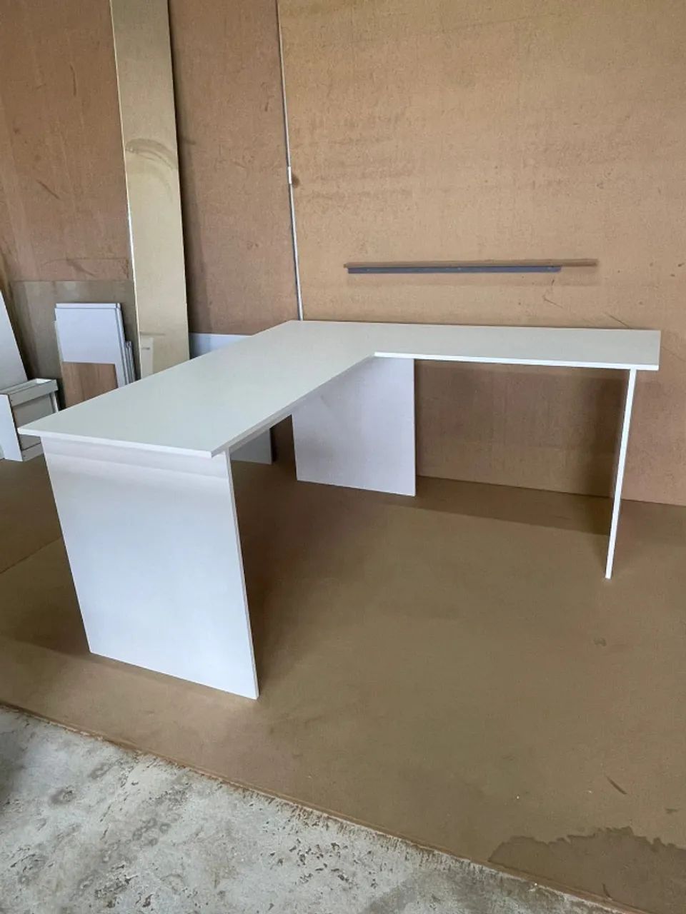 Mesa de escritório estilo L - Nova em MDF Branco - Parcelo cartão