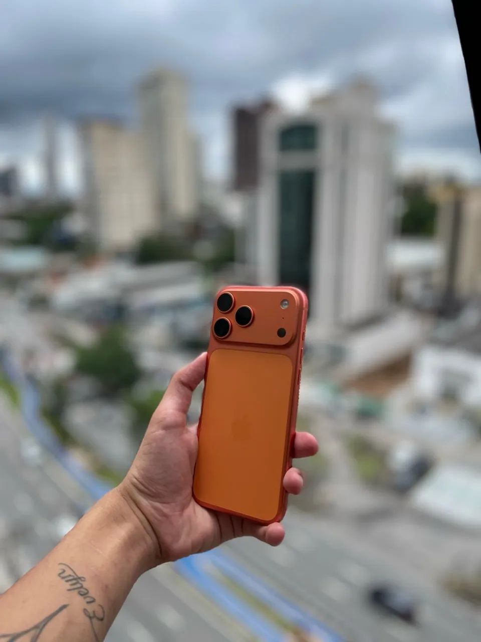 iPhone 17 pro Max laranja usado  - Foto 2