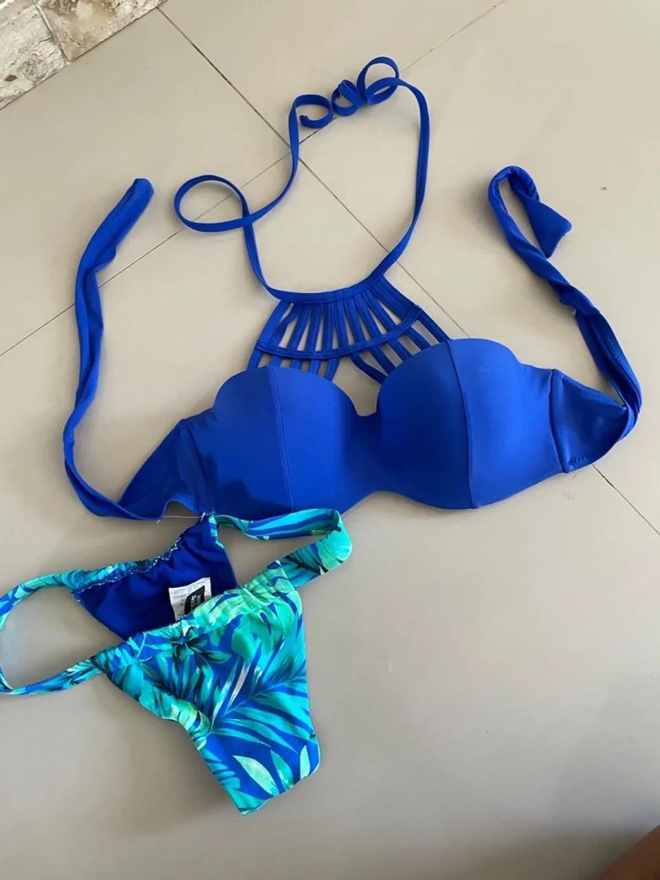 Vendo biquíni e saídas de praia 