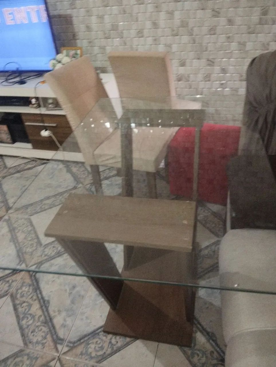 Vendo mesa e 3 cadeiras 