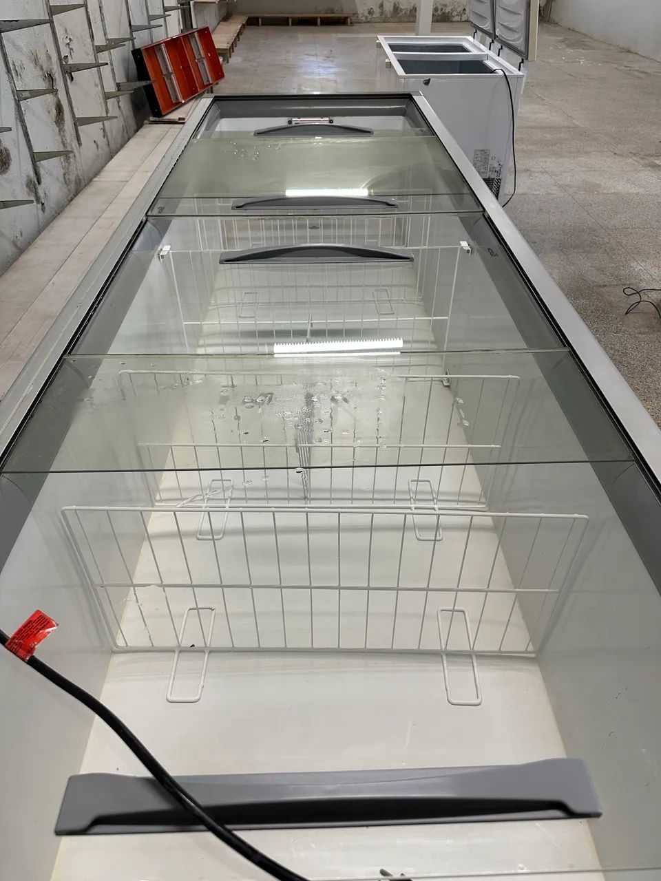 Freezer expositor 1100L Fricon 