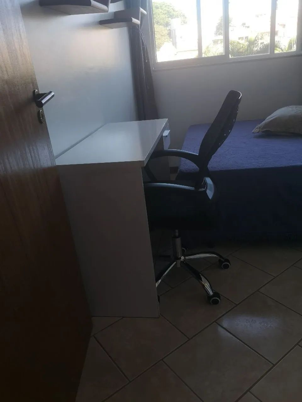 Alugo quarto próximo do centro com garagem. - Foto 3