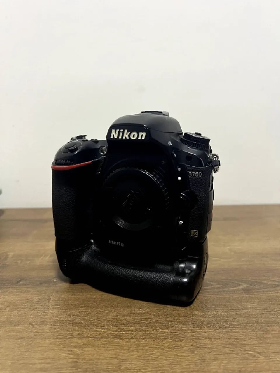Nikon D750 com grip incluso - USADA 