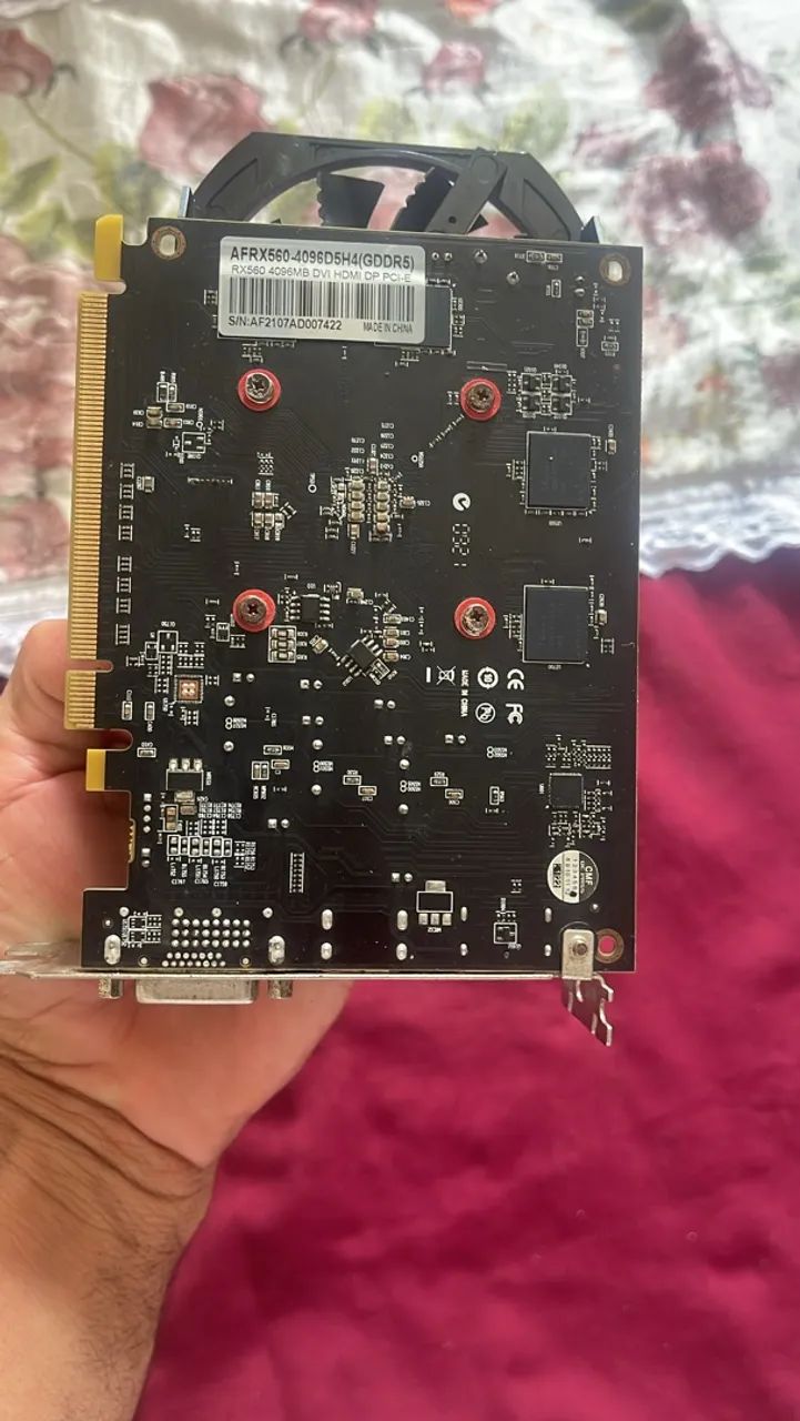 V e T placa de vídeo RX 560 usada mais em perfeito funcionamento sem defeito  - Foto 2