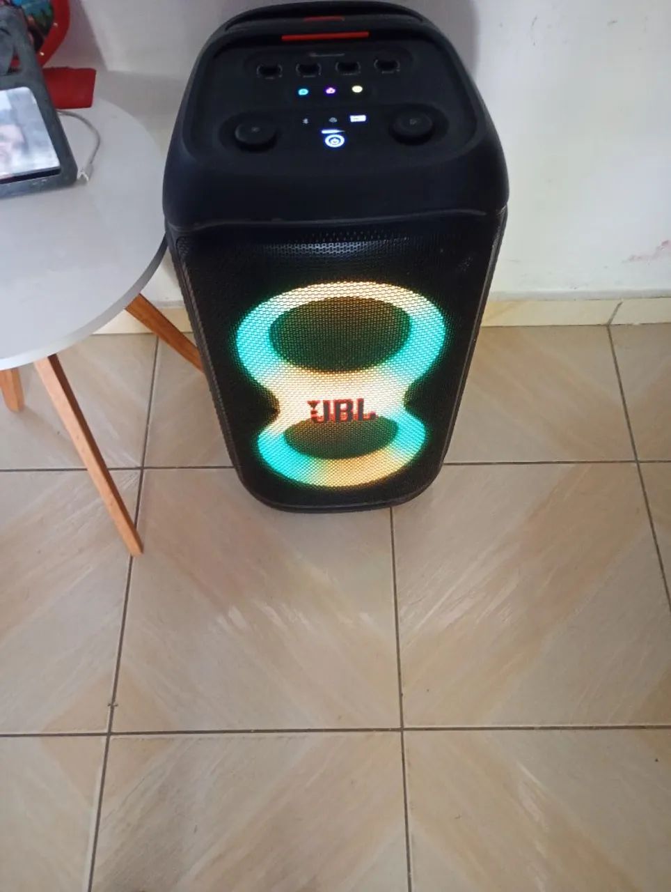 Caixa JBL 320