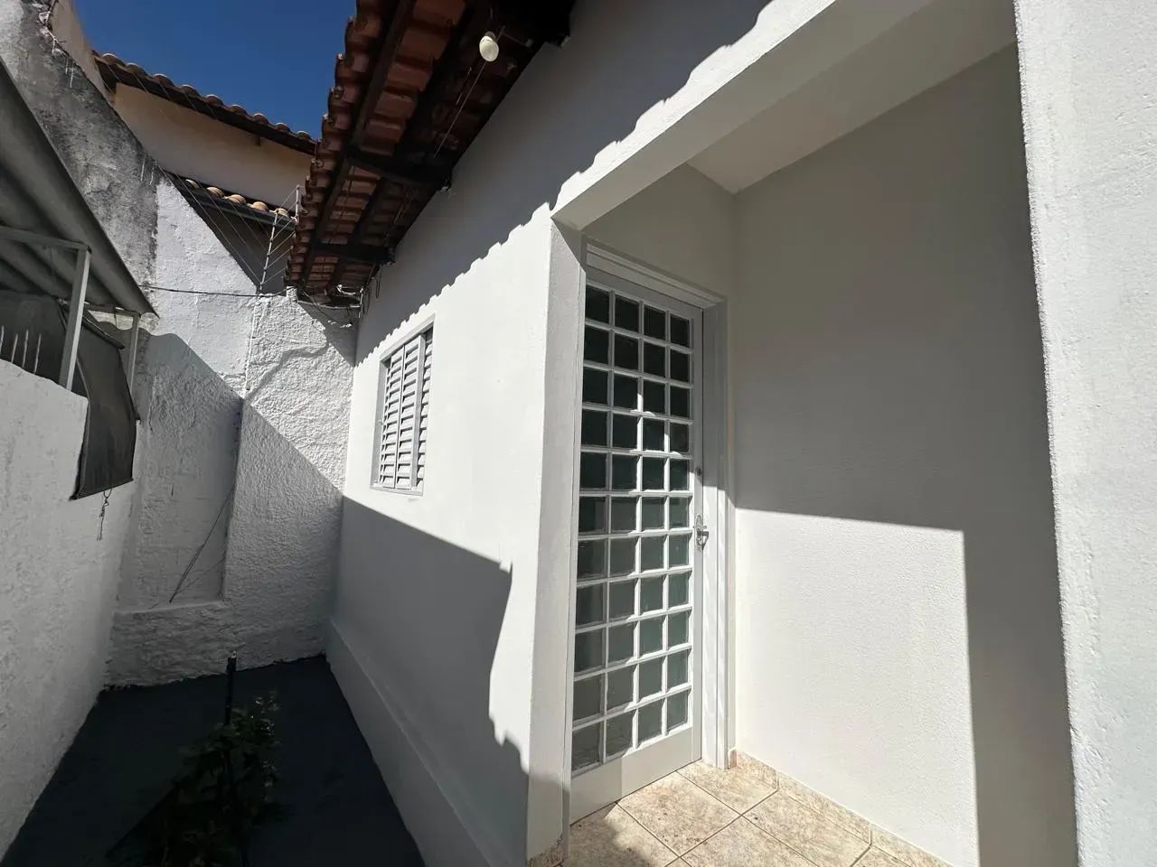 Aluguel casa 2 quartos com garagem