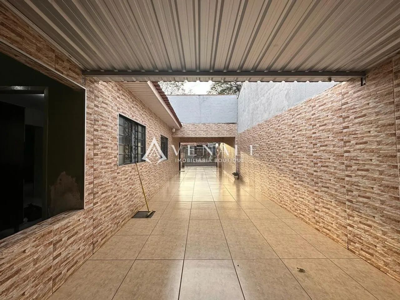 Casa à venda em Maringá, Conjunto Habitacional Requião, com 3 quartos, com 145 m² - Foto 2