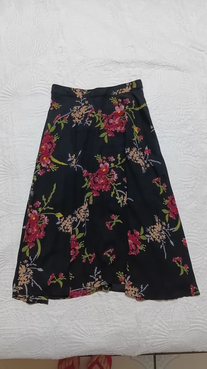 Saia Midi Floral Evasê - Elegante e Versátil